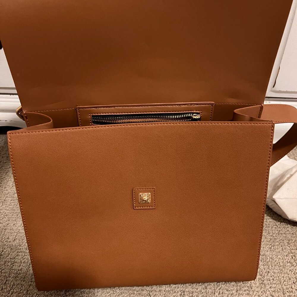 Versatile Purse/Backpack - Picture 3 of 5